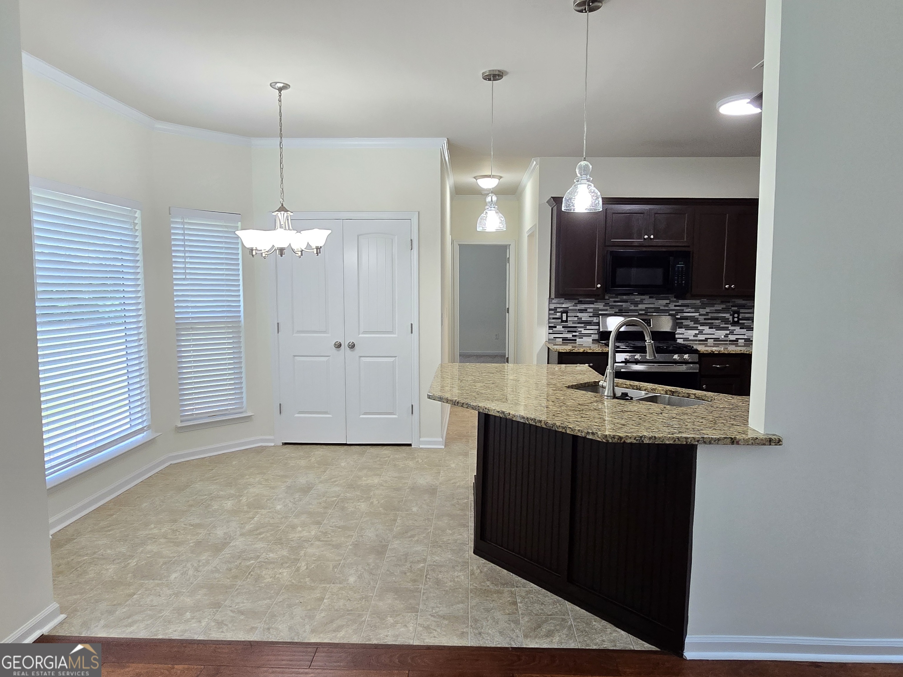 105 Boston Court Property Photo 9