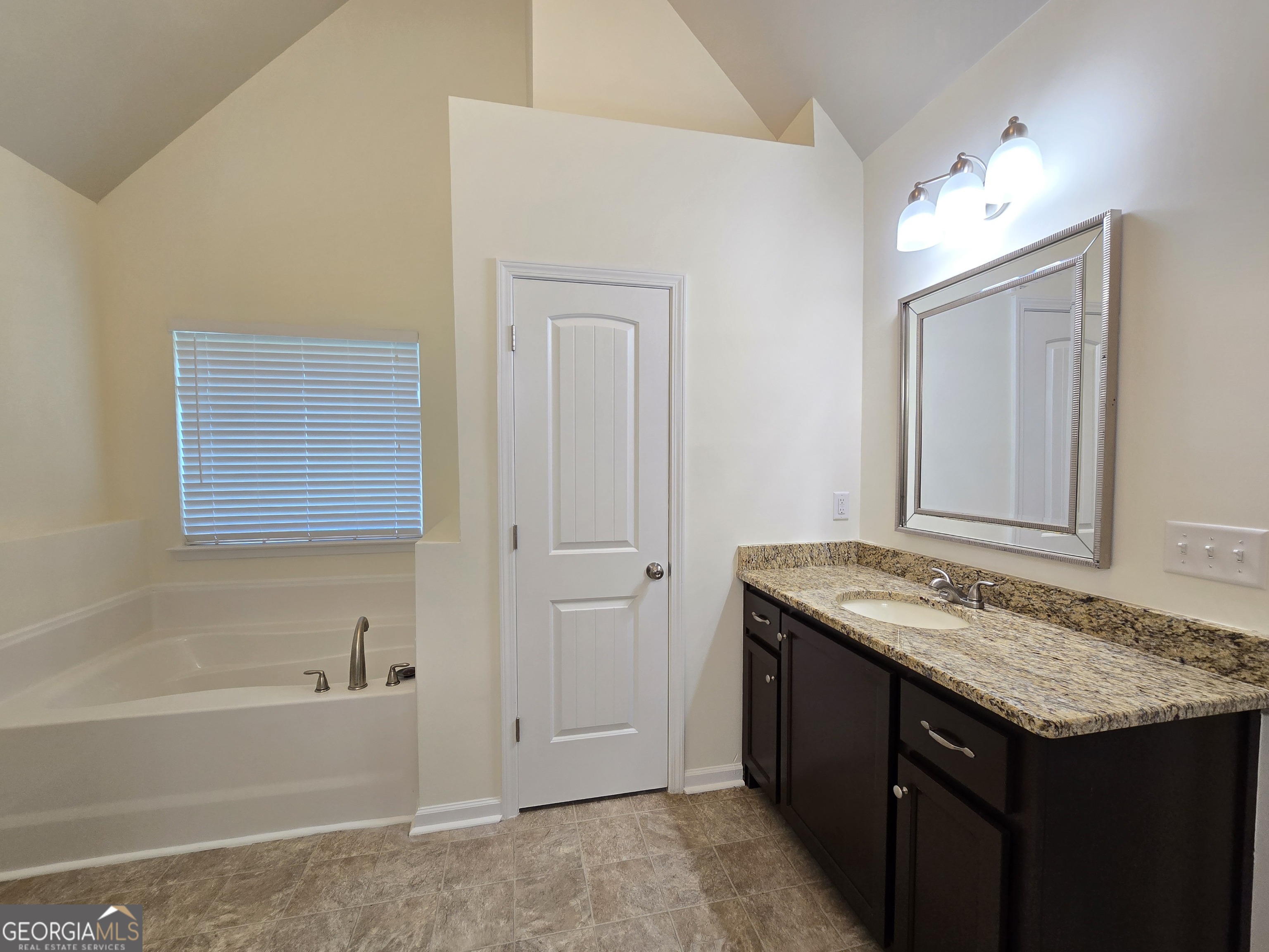 105 Boston Court Property Photo 23