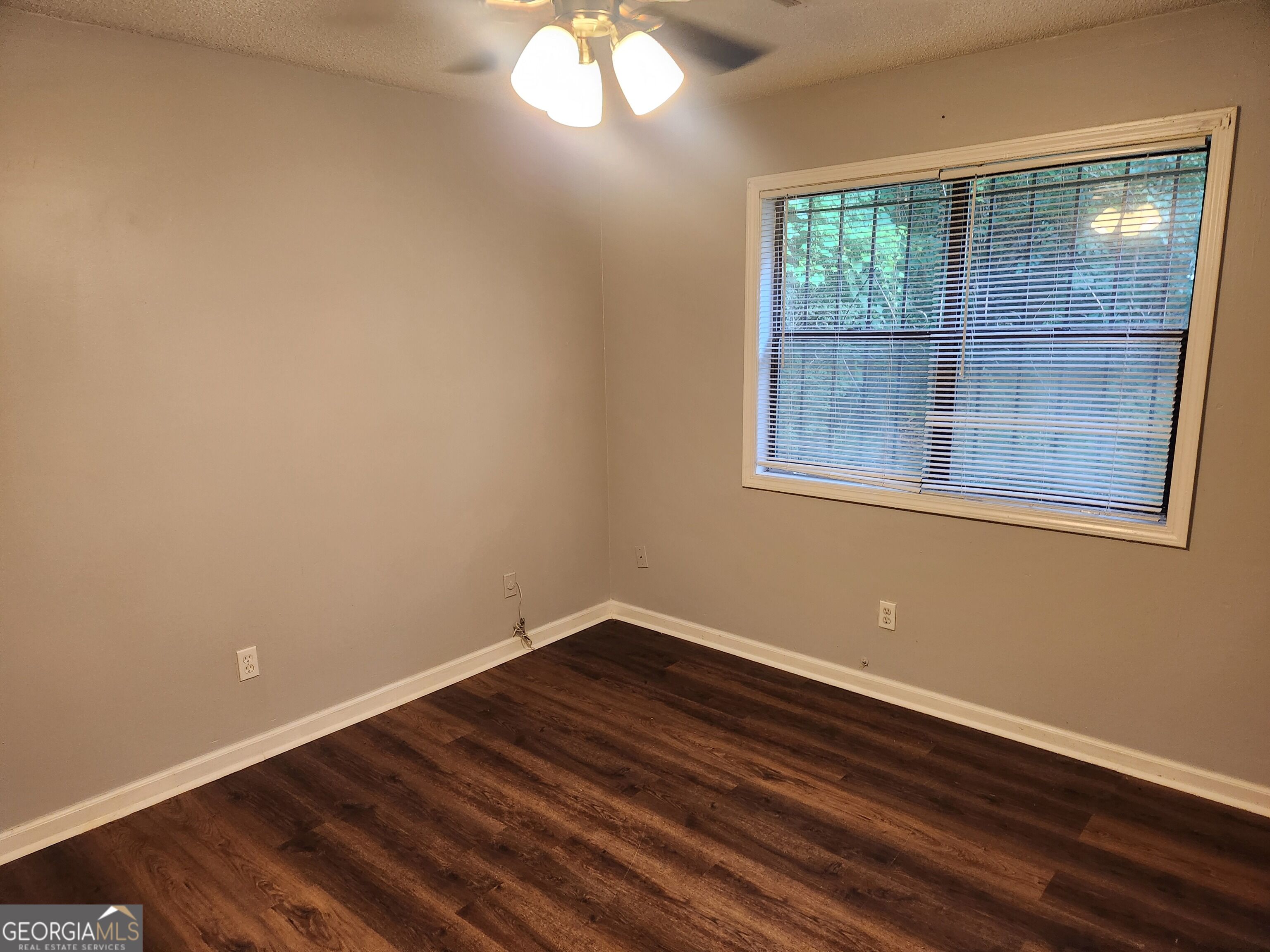 4002 Hawthorne Circle # A Property Photo 12