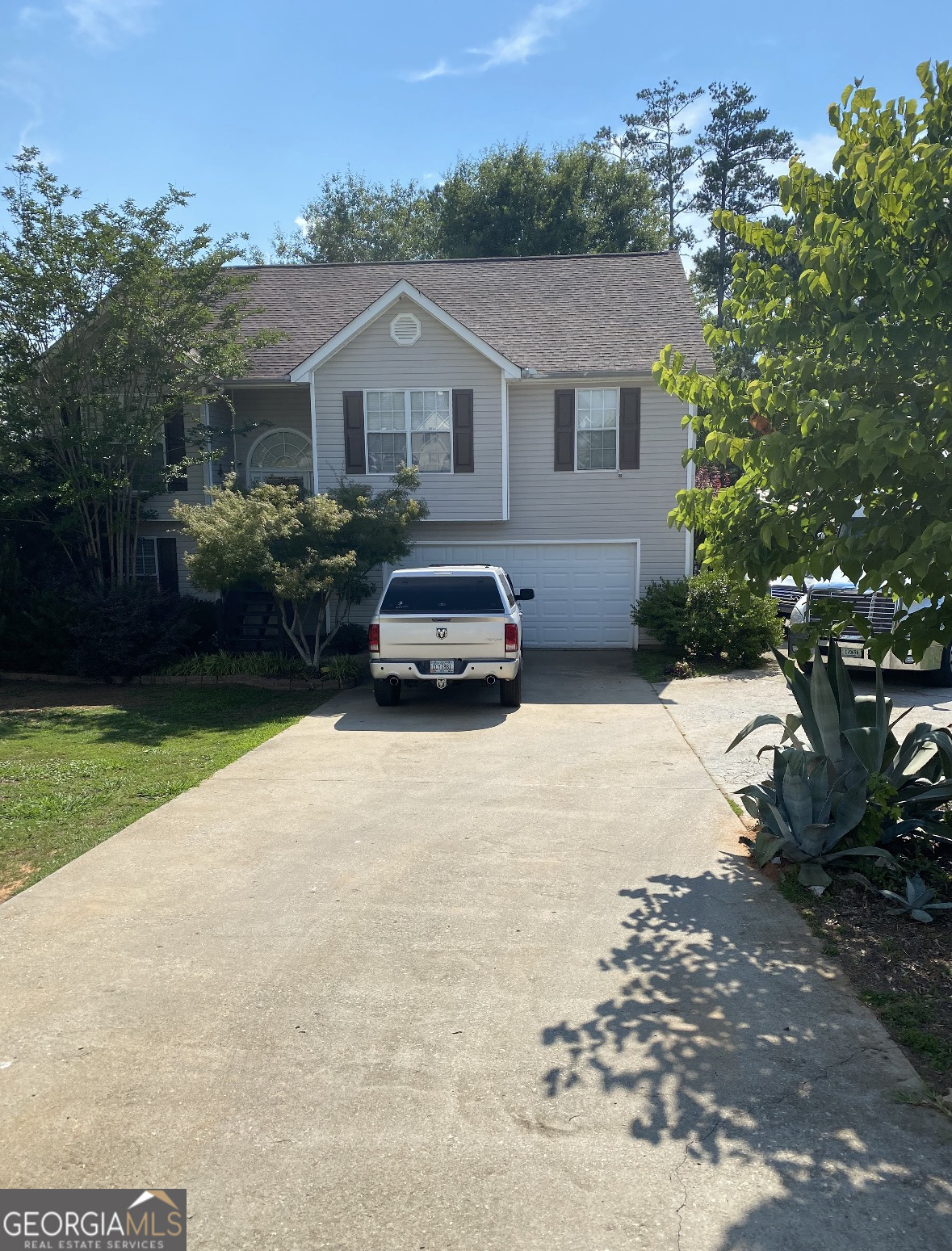 112 Canterbury Court Property Photo 1