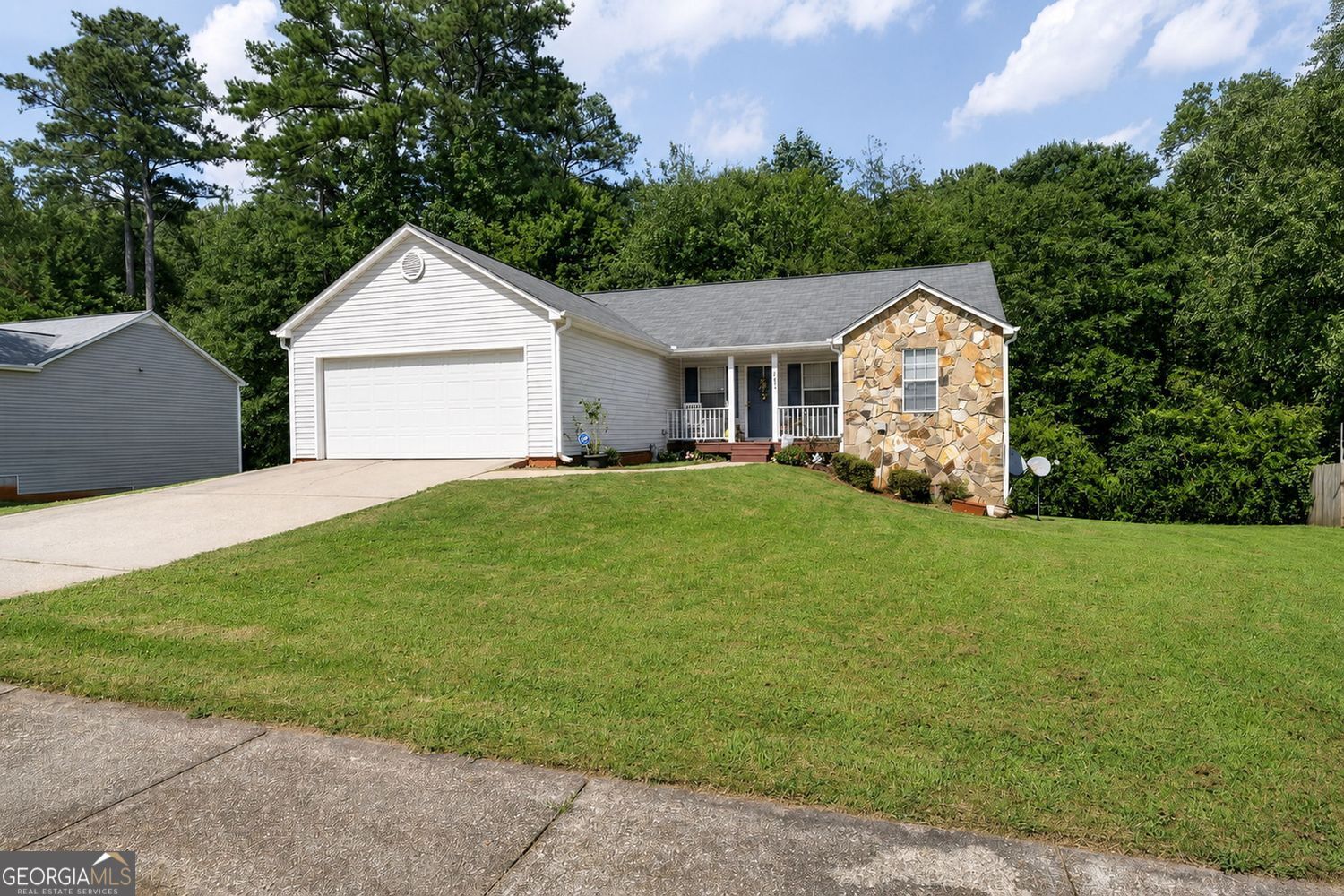802 Windsor Drive Property Photo 2