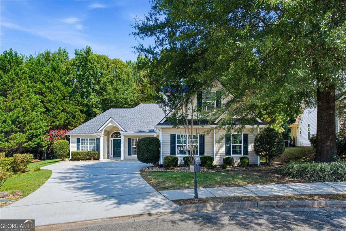 100 Avondale Circle Property Photo 1