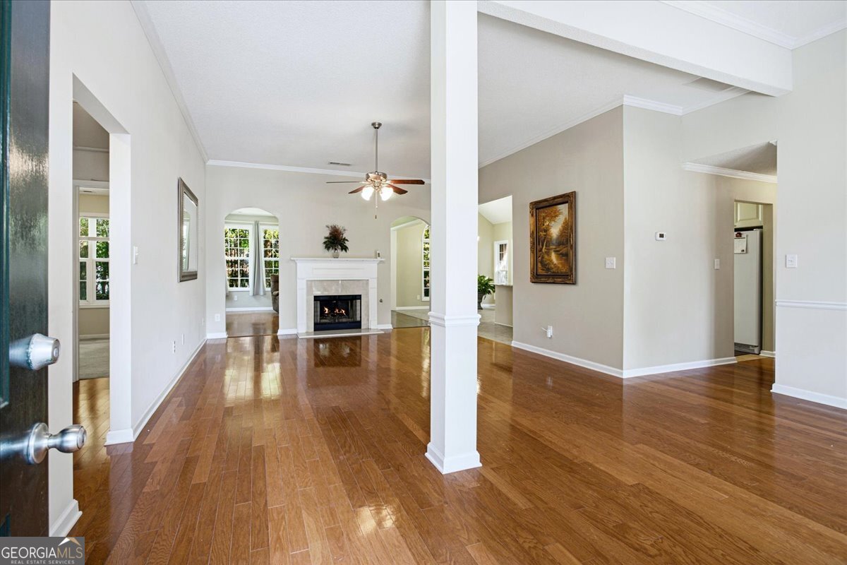 100 Avondale Circle Property Photo 3
