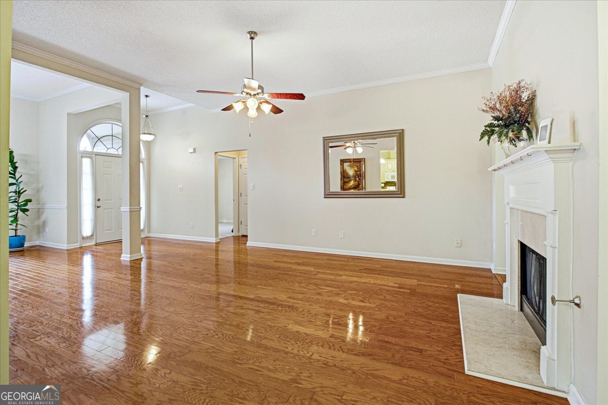 100 Avondale Circle Property Photo 6