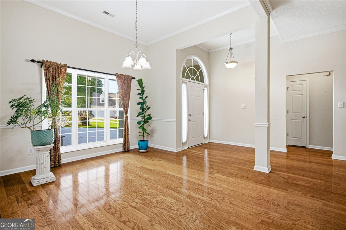 100 Avondale Circle Property Photo 7