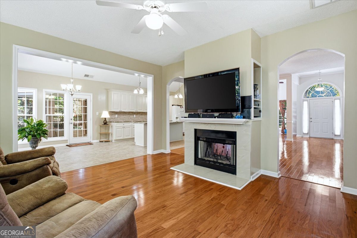 100 Avondale Circle Property Photo 11