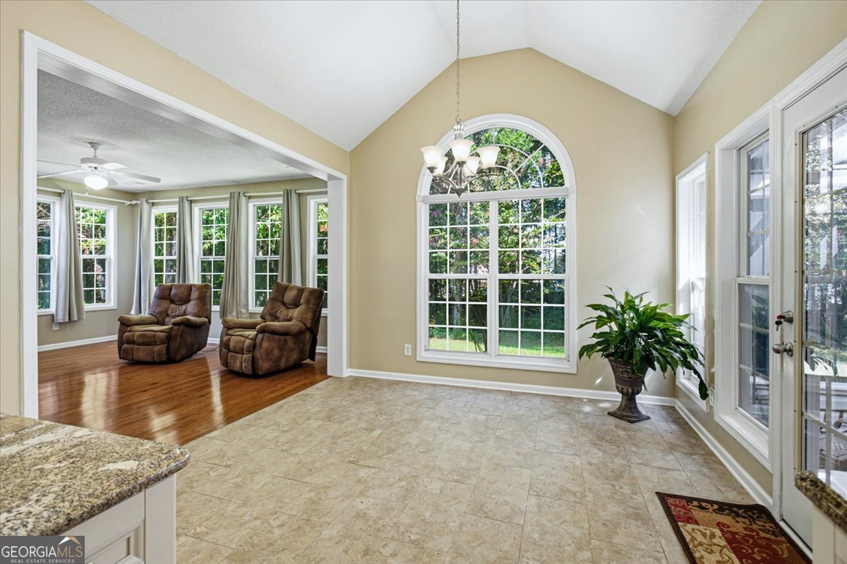 100 Avondale Circle Property Photo 13