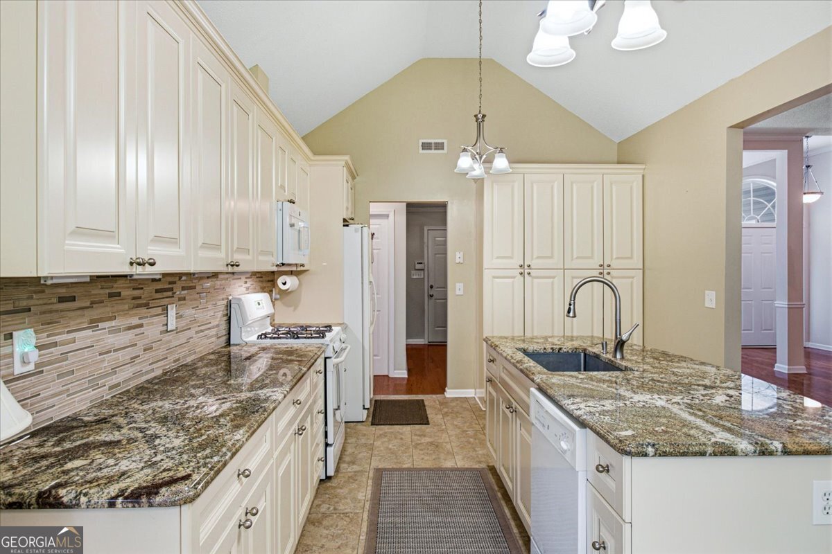 100 Avondale Circle Property Photo 15