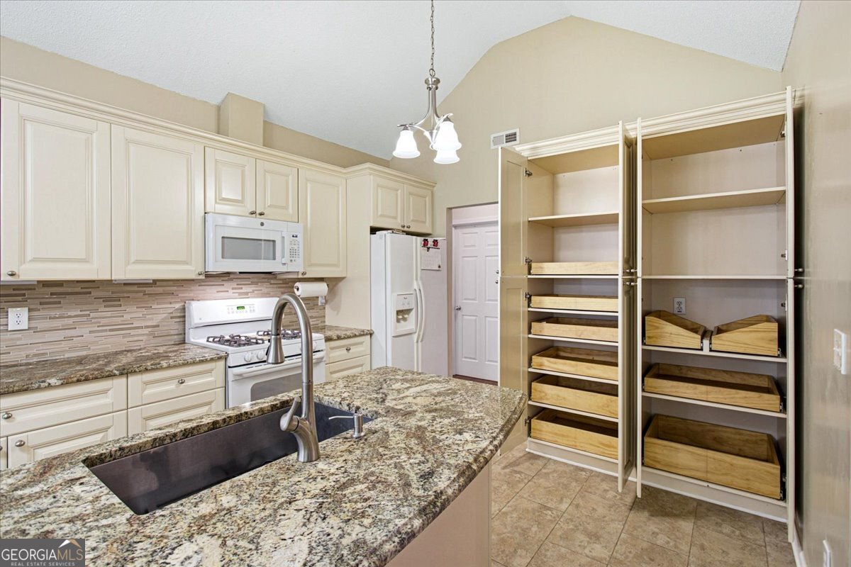 100 Avondale Circle Property Photo 16