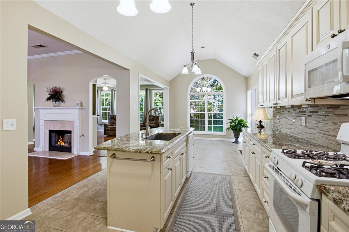 100 Avondale Circle Property Photo 17