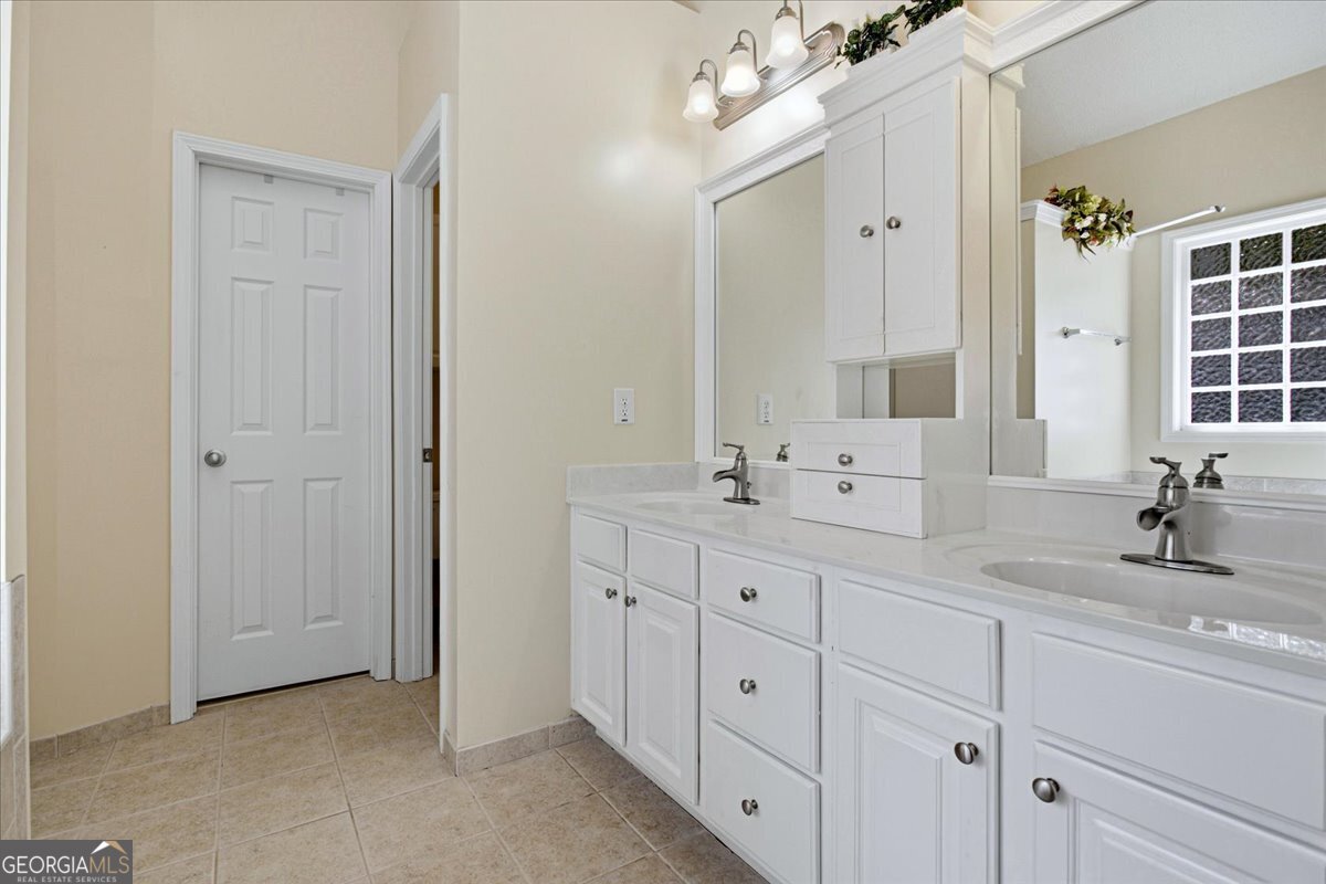 100 Avondale Circle Property Photo 28