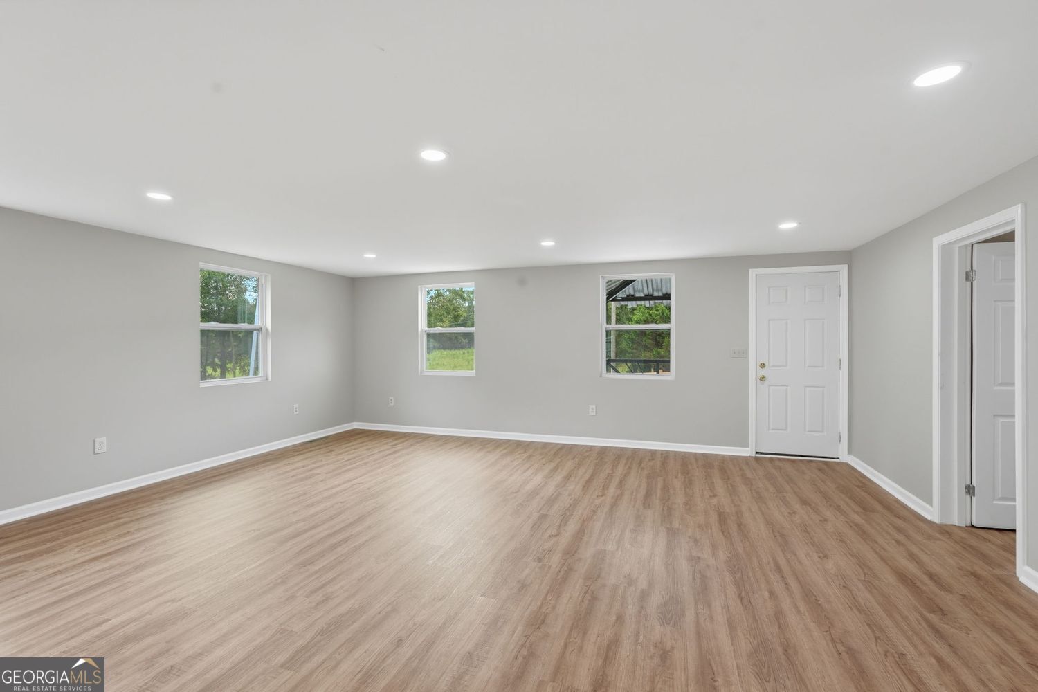 7134 Williams Road Property Photo 4