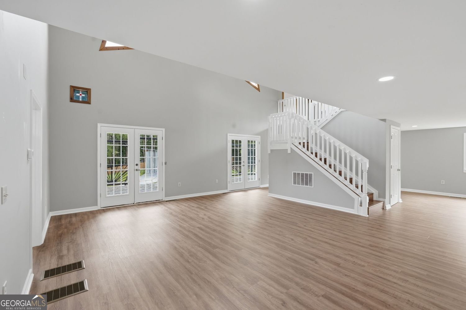 7134 Williams Road Property Photo 10