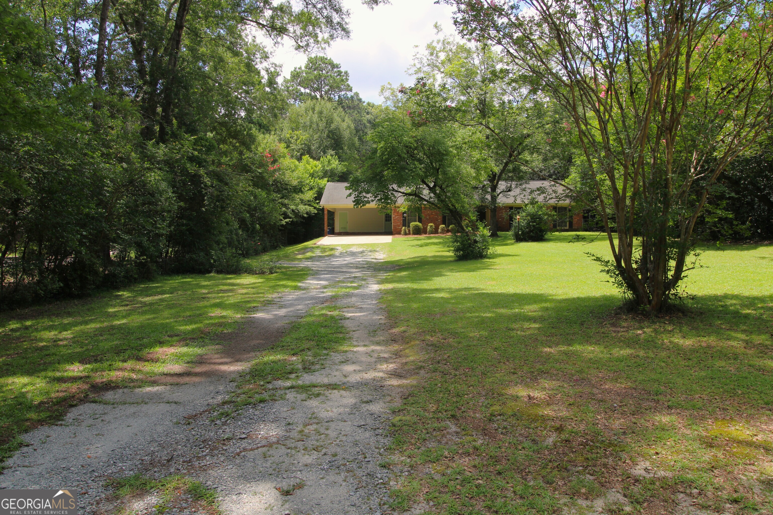 5400 Holland Drive Property Photo 3