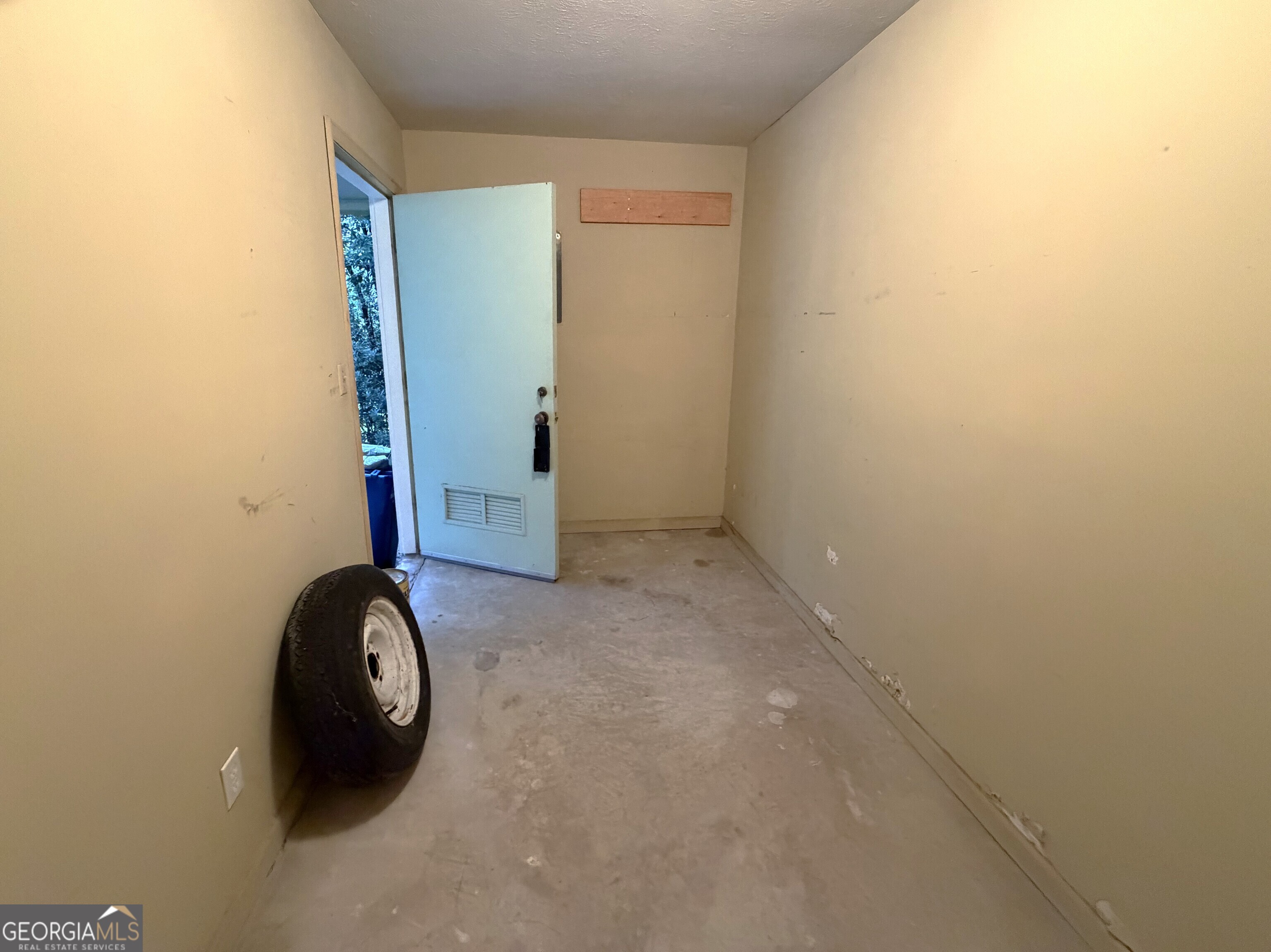 5400 Holland Drive Property Photo 9