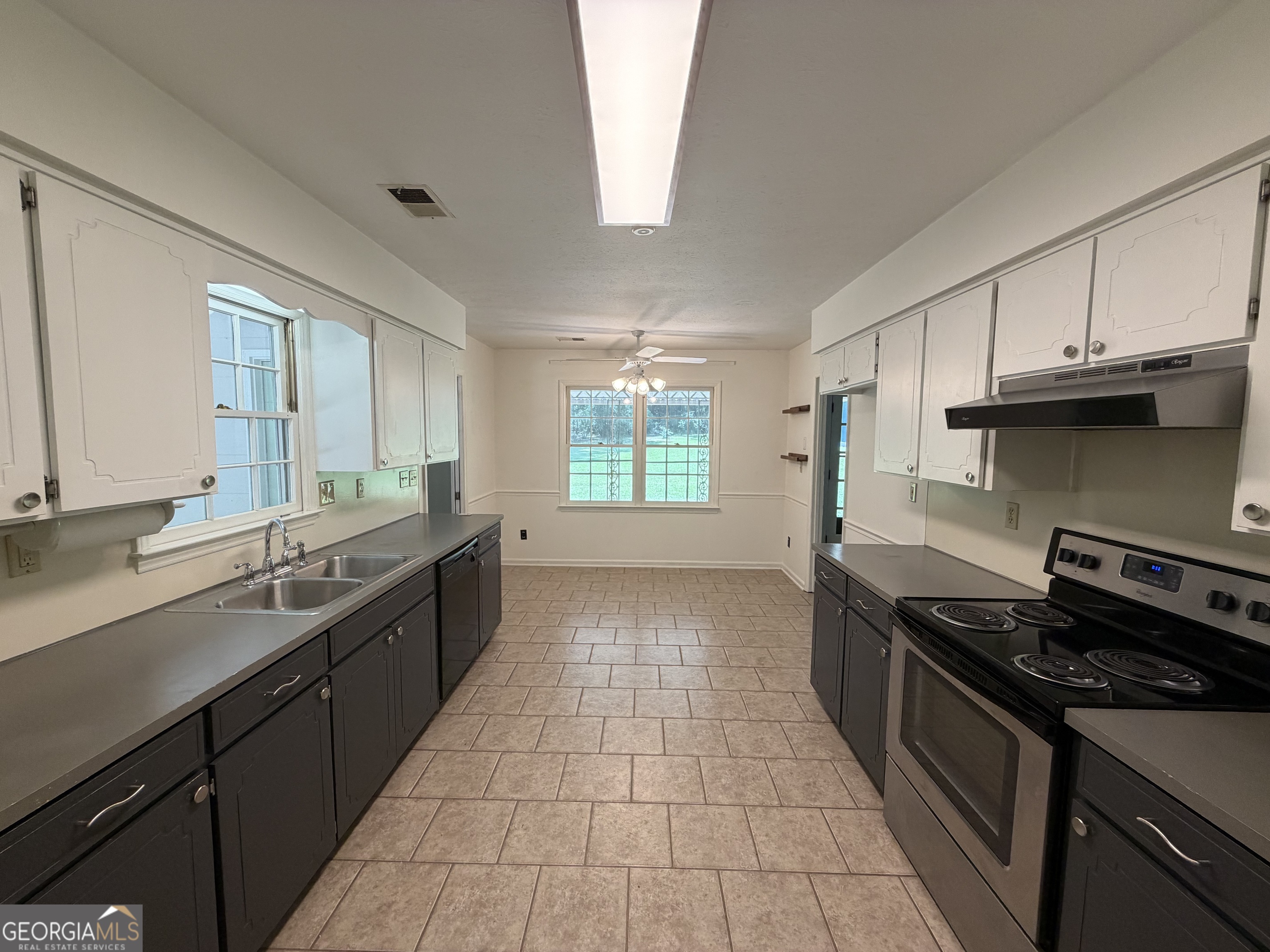 5400 Holland Drive Property Photo 17