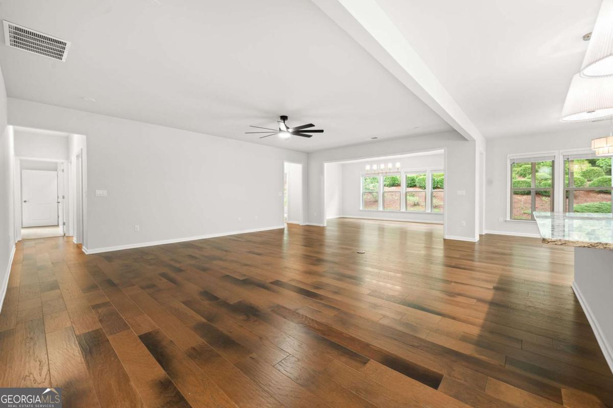 5625 Willow Springs Place Property Photo 13