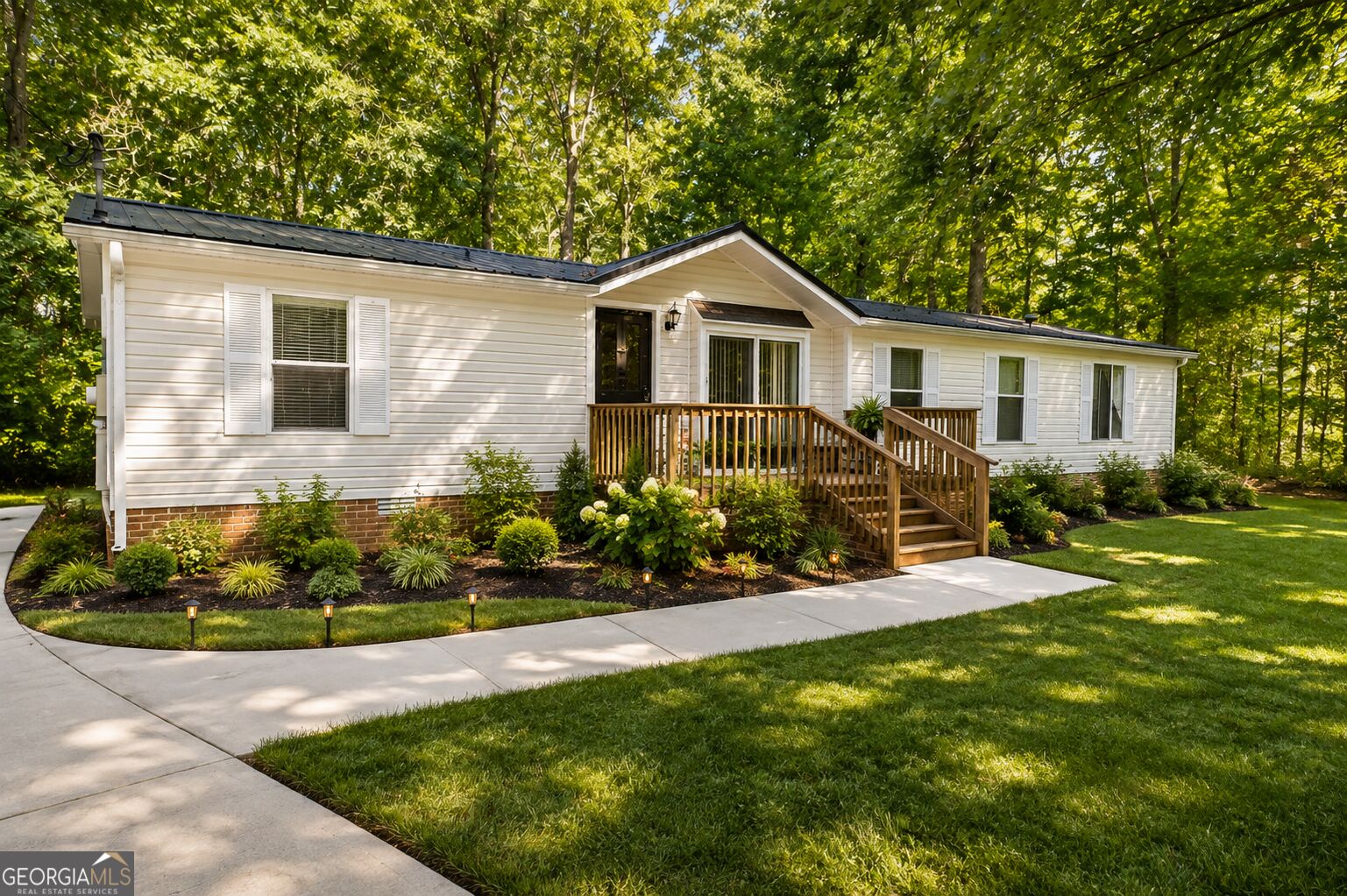 2048 Highway 82 Property Photo 2