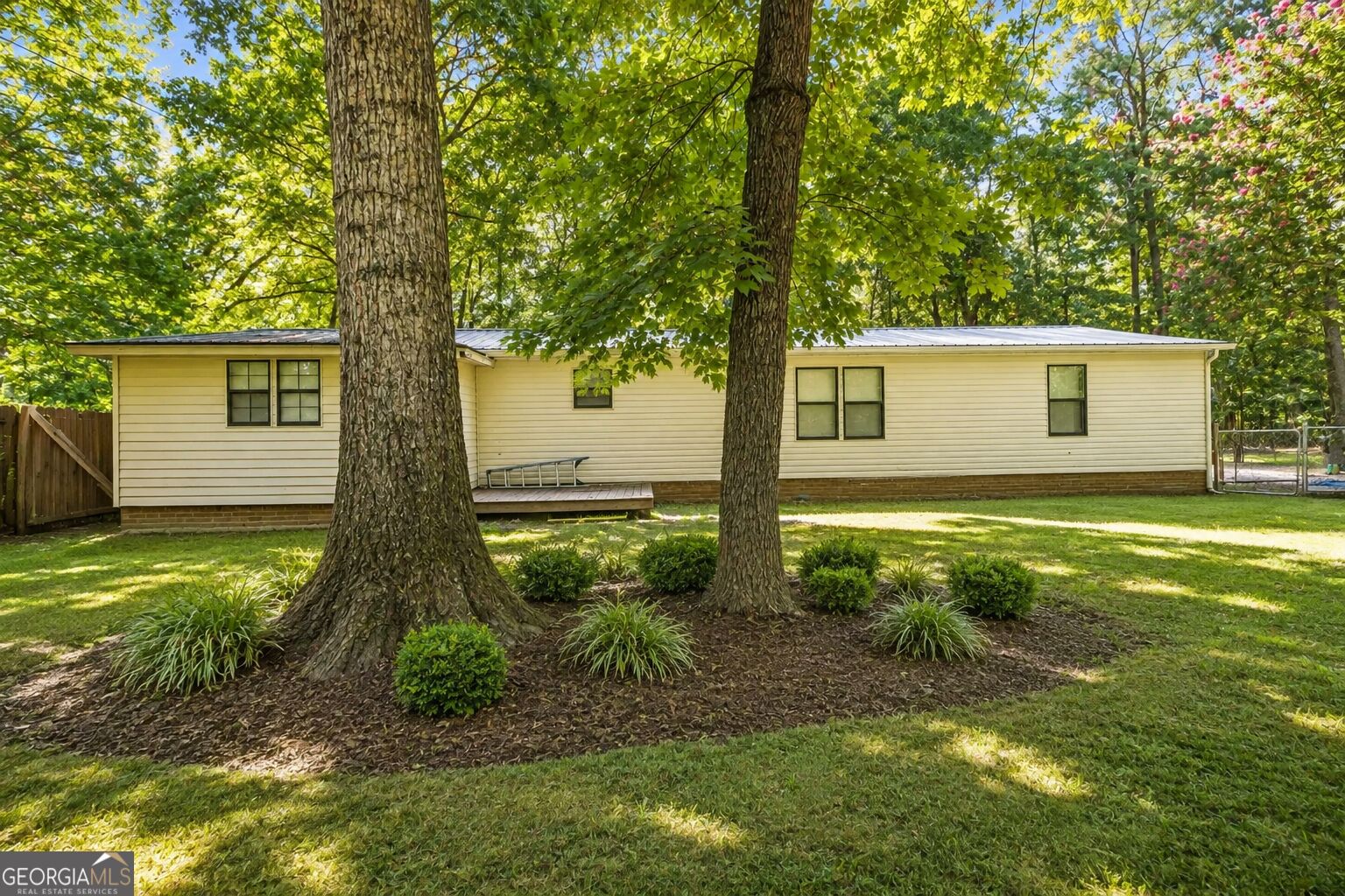 2048 Highway 82 Property Photo 3