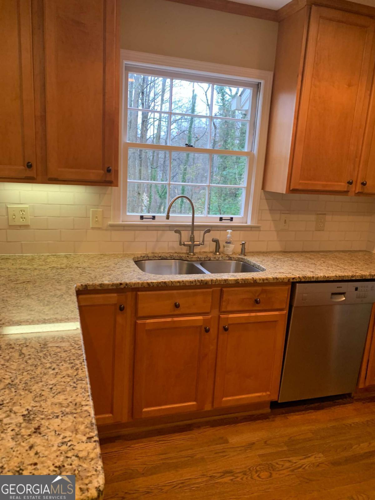 3896 Parkcrest Drive Ne Property Photo 4