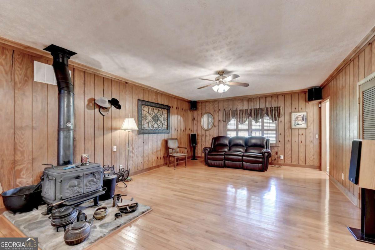 1889 Ridgedale Drive Property Photo 4