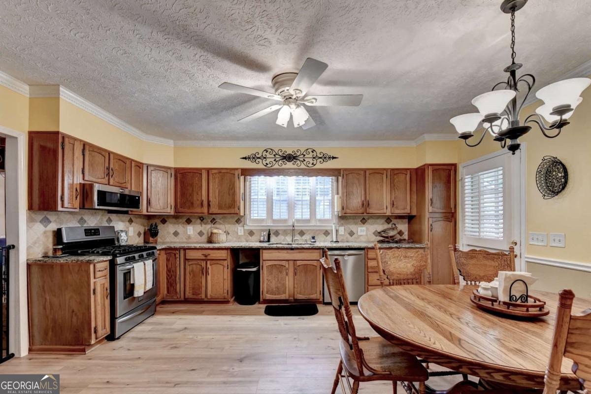 1889 Ridgedale Drive Property Photo 7