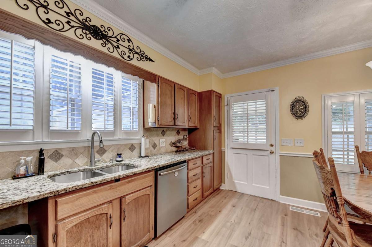 1889 Ridgedale Drive Property Photo 8