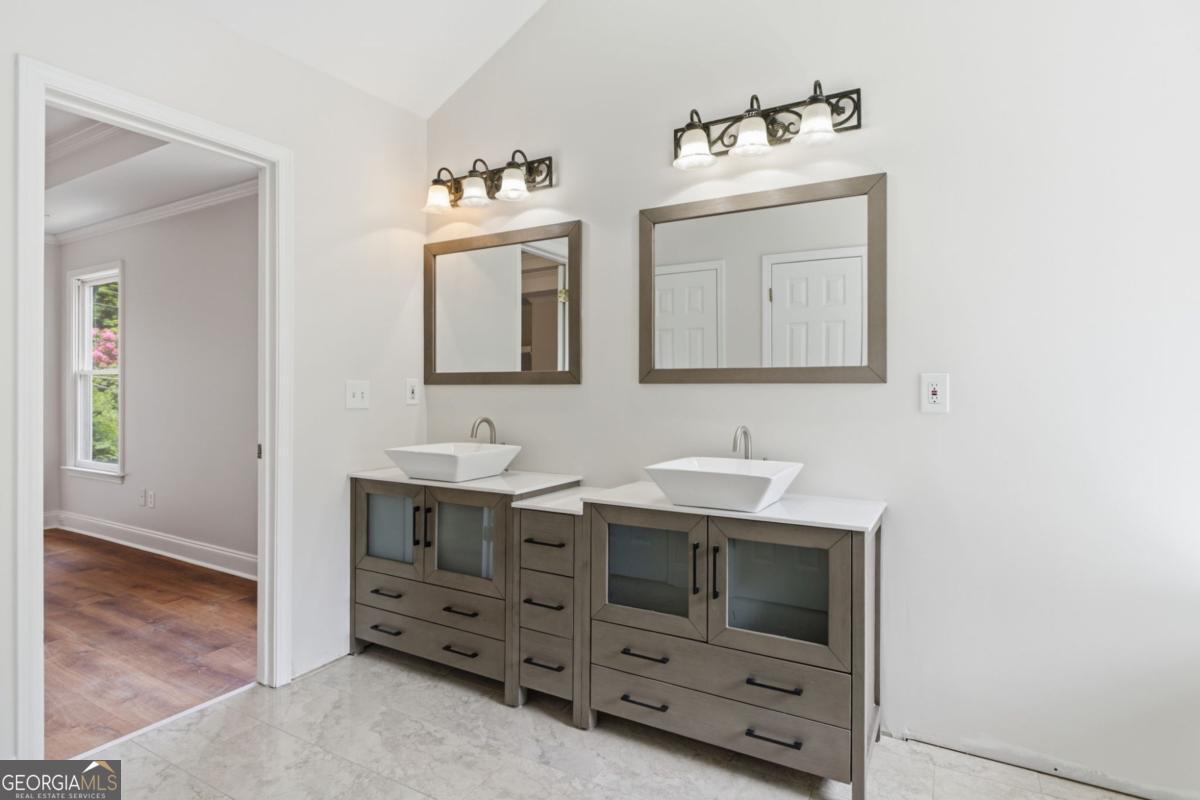 1176 Michael Lane Property Photo 8
