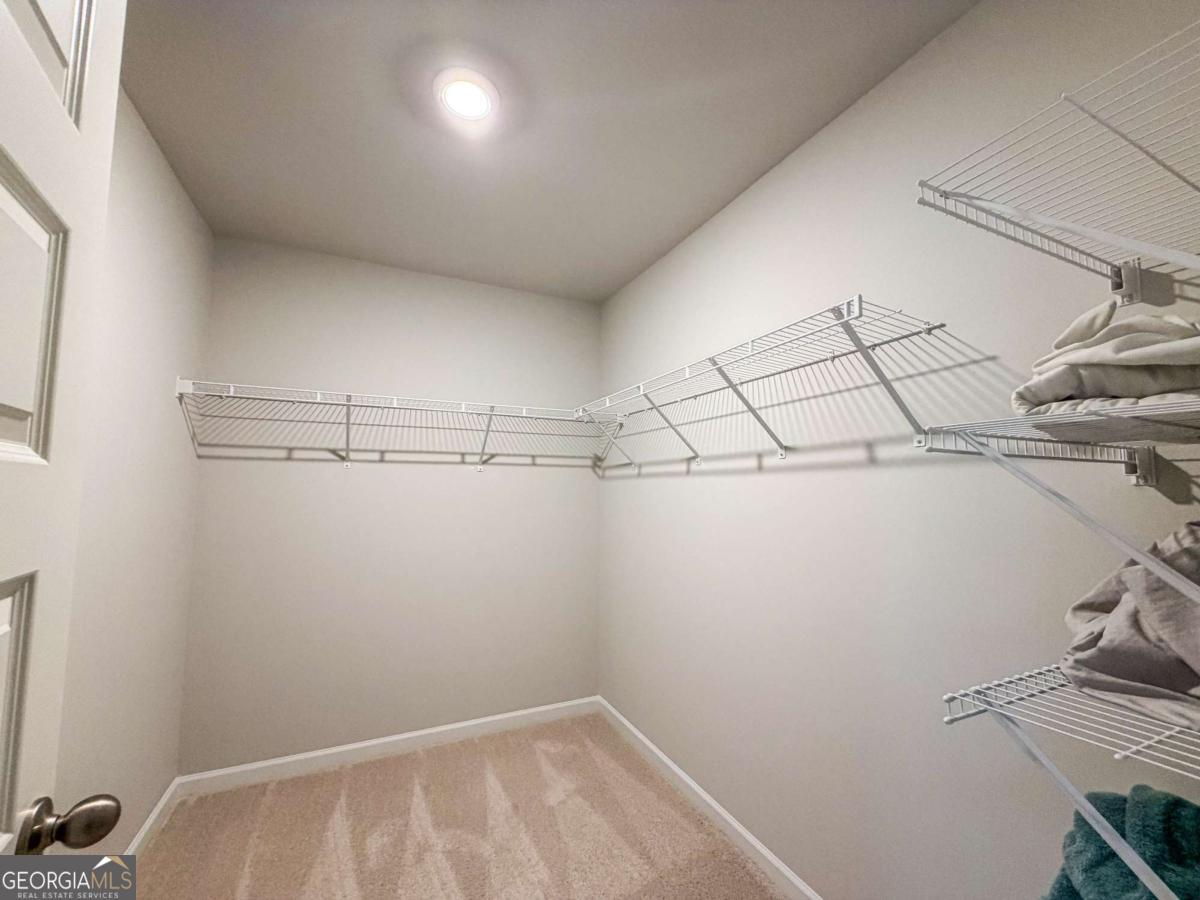 628 Sidney Street Property Photo 4
