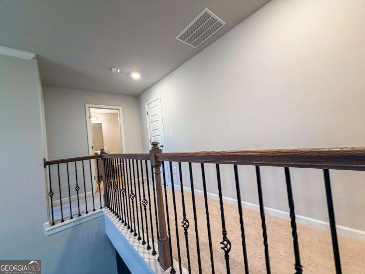 628 Sidney Street Property Photo 5