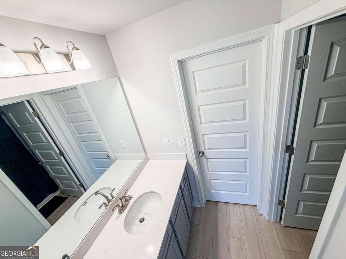 628 Sidney Street Property Photo 14