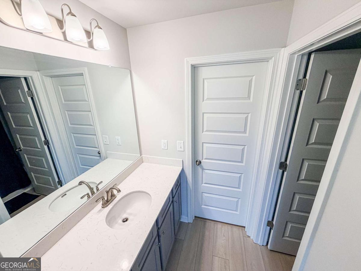 628 Sidney Street Property Photo 27