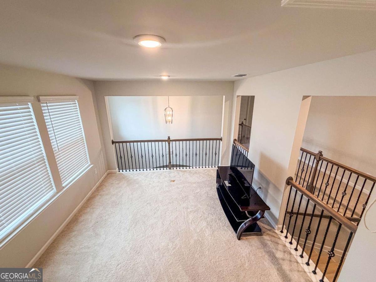 628 Sidney Street Property Photo 32