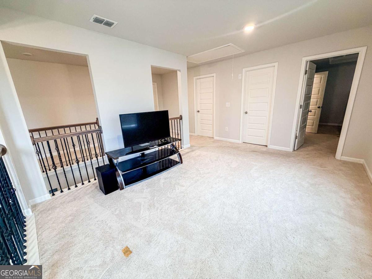 628 Sidney Street Property Photo 35