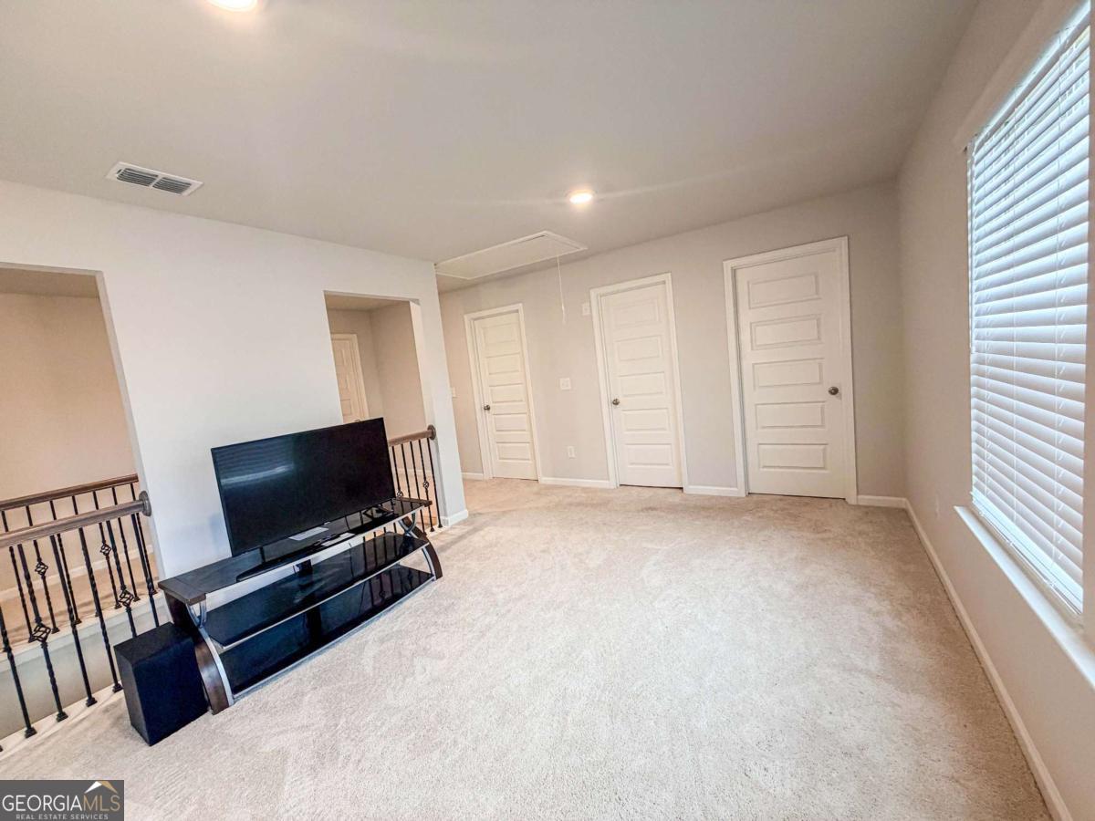 628 Sidney Street Property Photo 36
