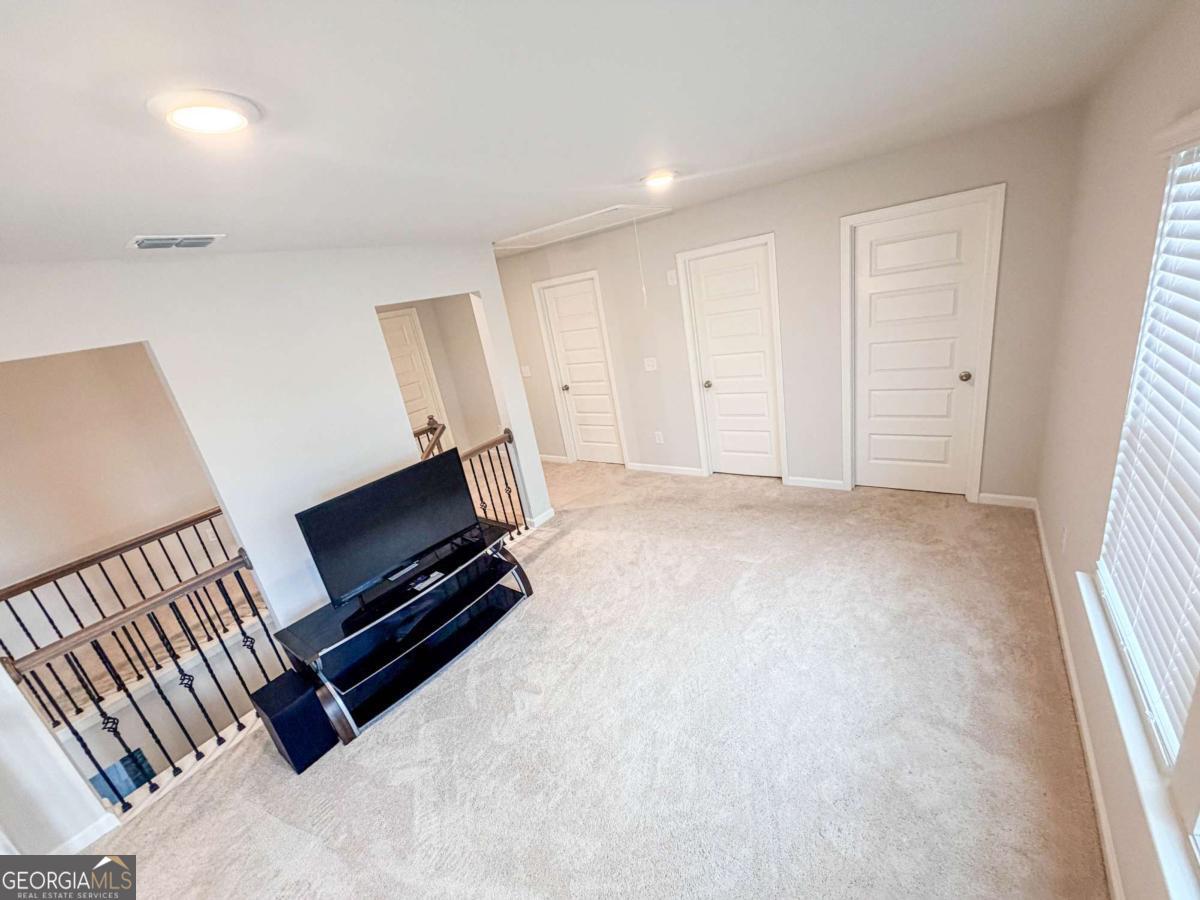 628 Sidney Street Property Photo 37