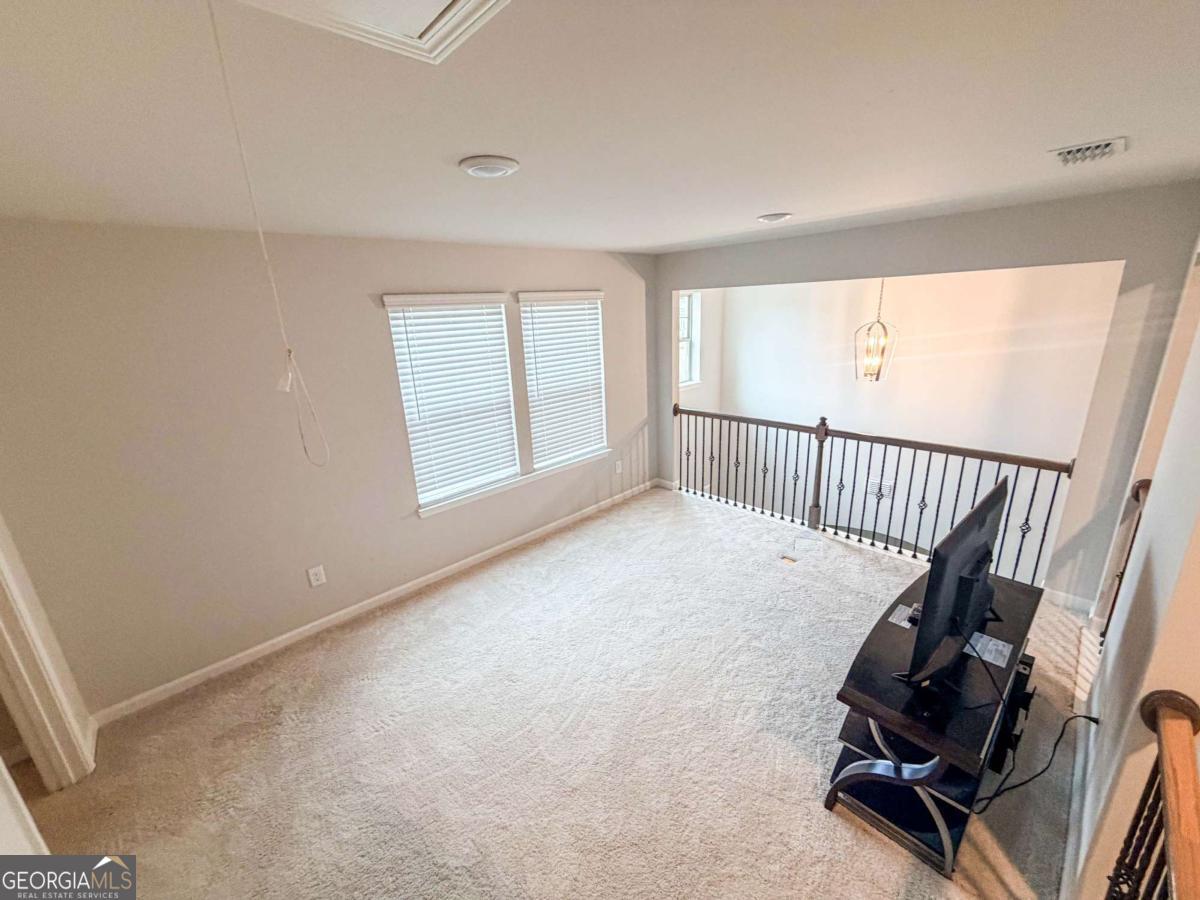 628 Sidney Street Property Photo 43