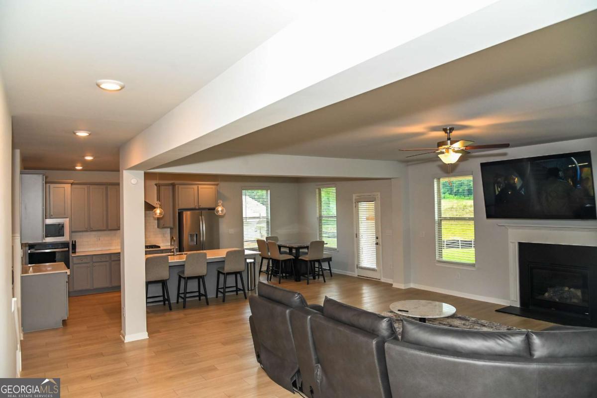 628 Sidney Street Property Photo 78