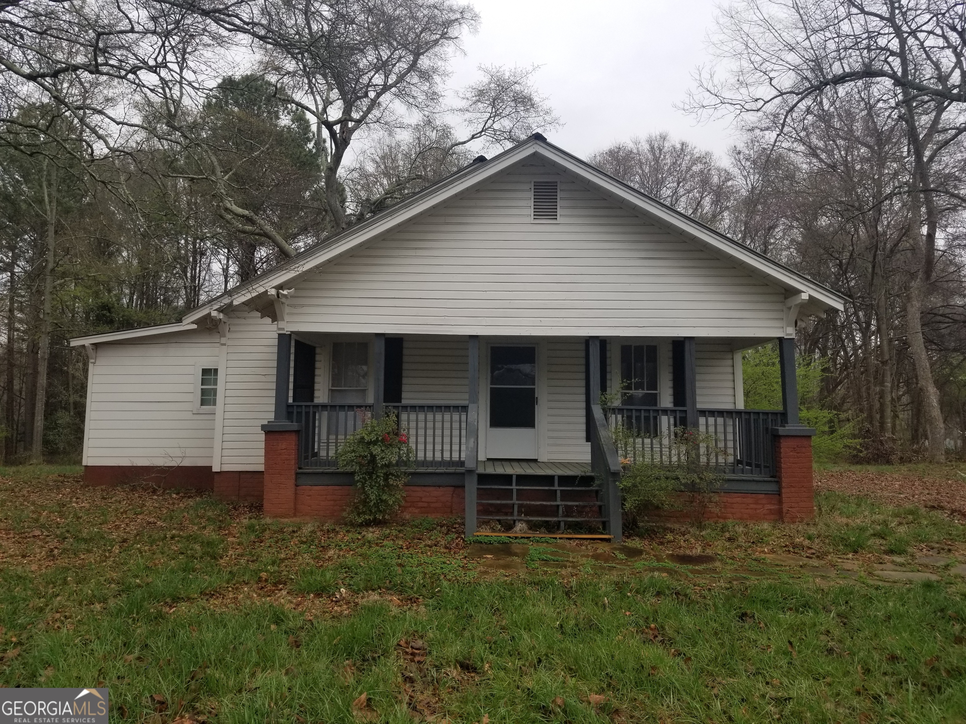 1862 Railroad Street Property Photo 4