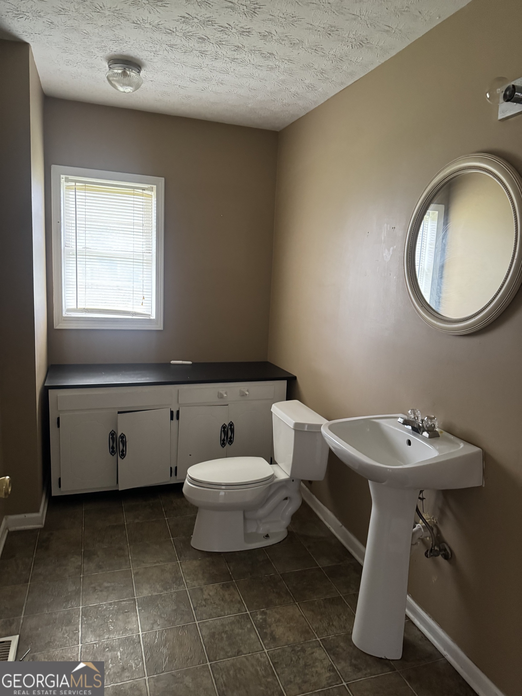 48 Racetrack Road Property Photo 6