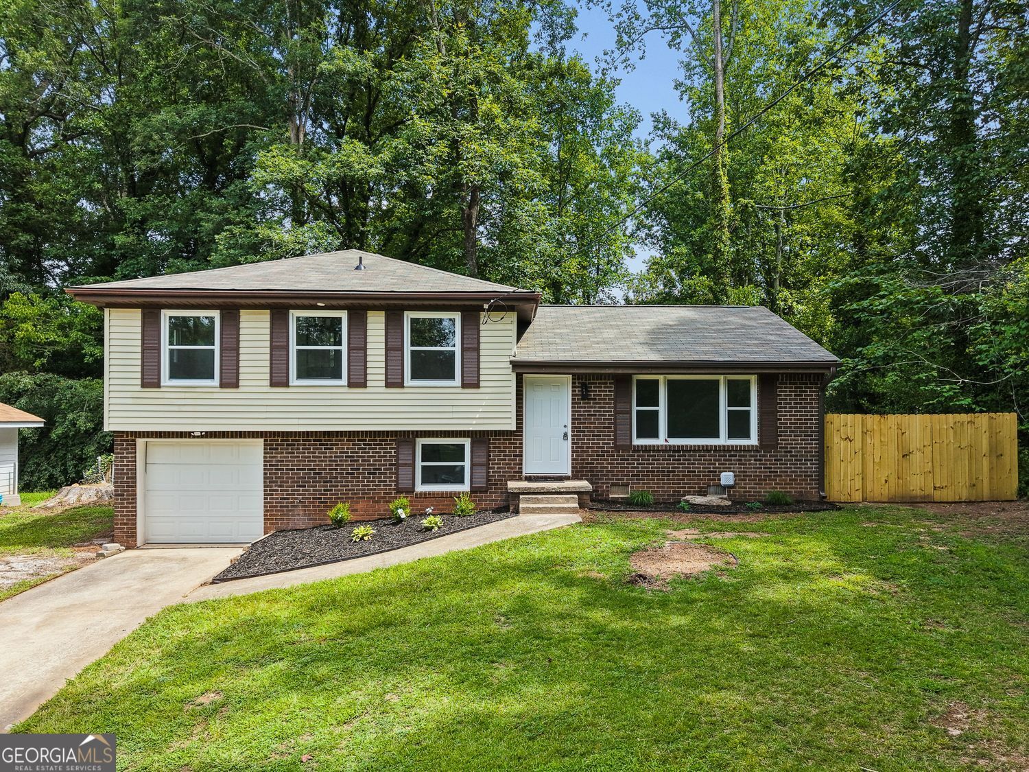 498 Queen Aliese Ln Lane Property Photo 1