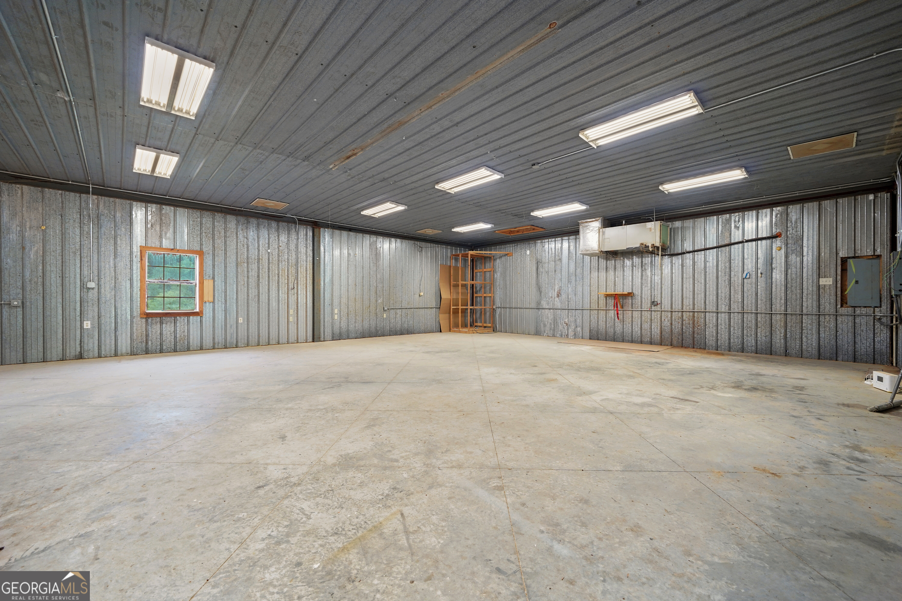 2772 Highway 19 N Property Photo 10