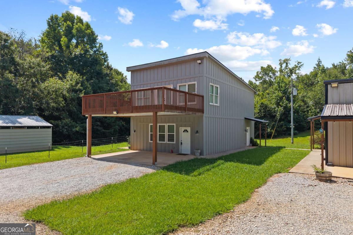 221 Columbus Drive Property Photo 1