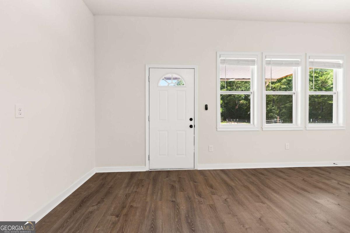 221 Columbus Drive Property Photo 7