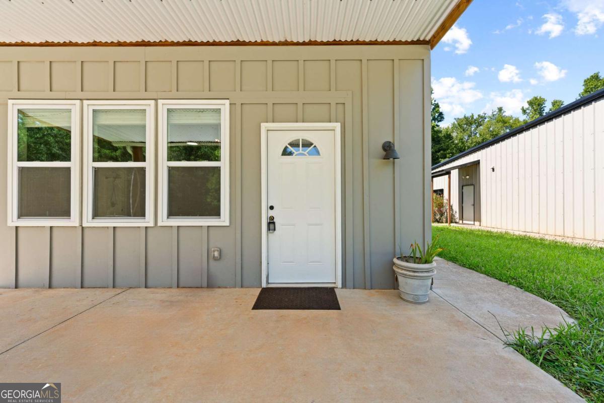 221 Columbus Drive Property Photo 8