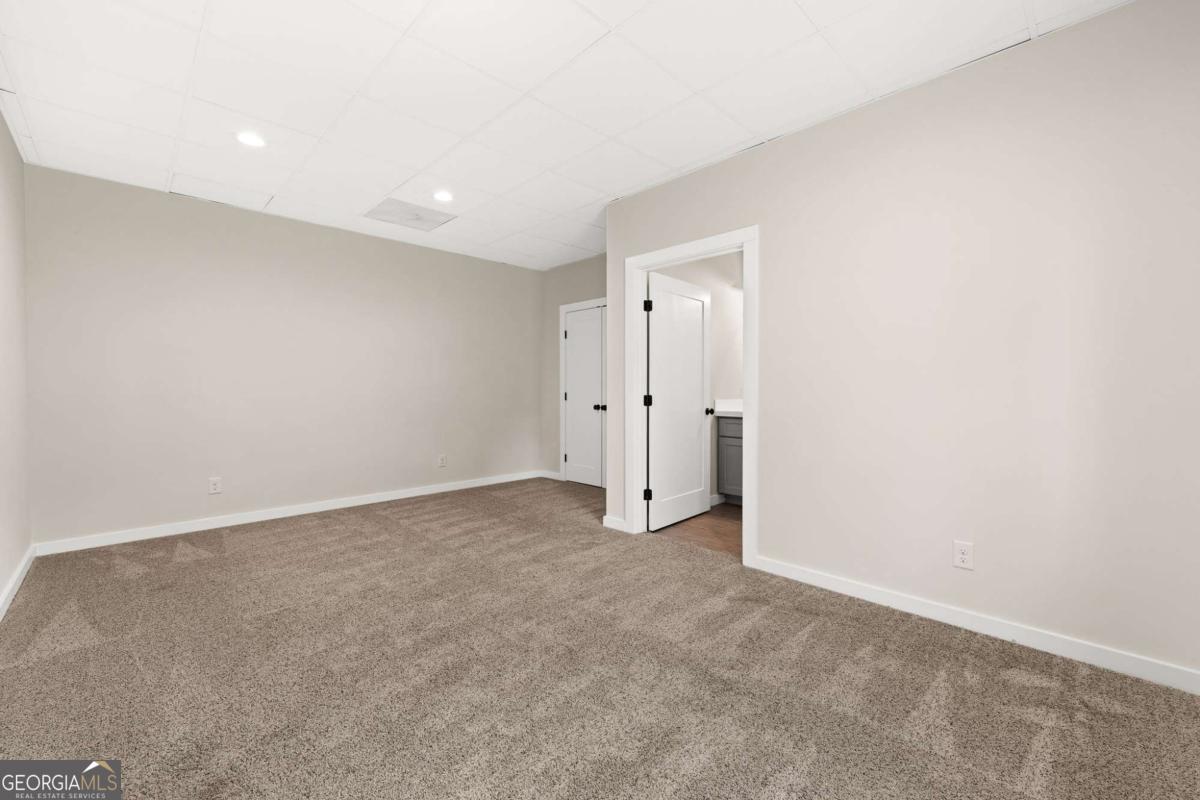 221 Columbus Drive Property Photo 14