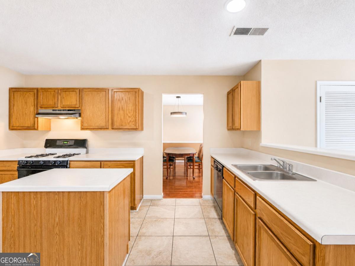 6049 Hitt Lake Trail Property Photo 6