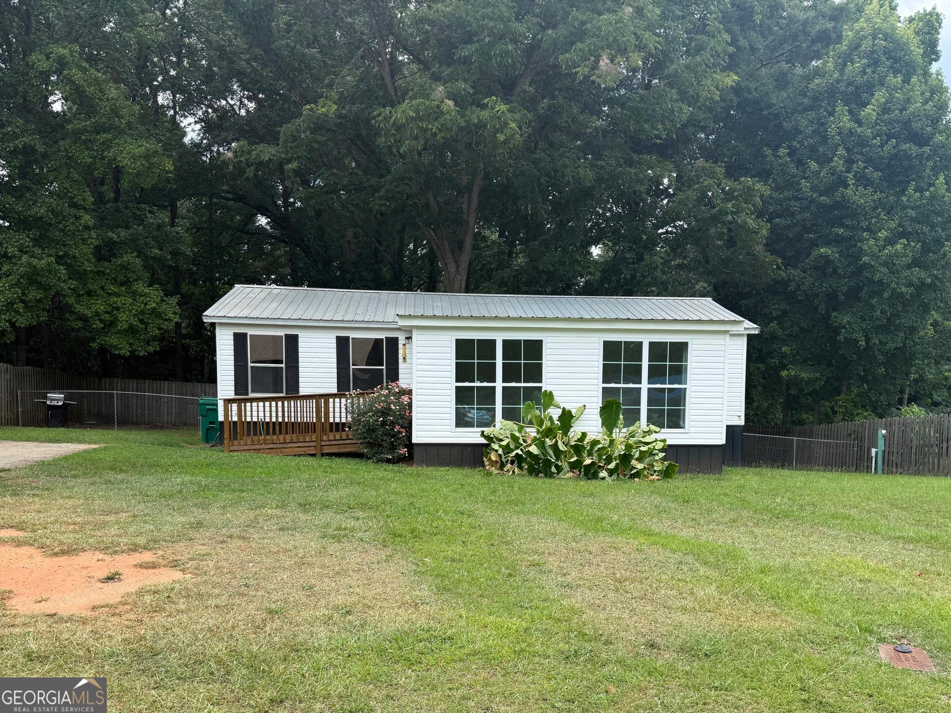6 Skyland Drive W Property Photo 1