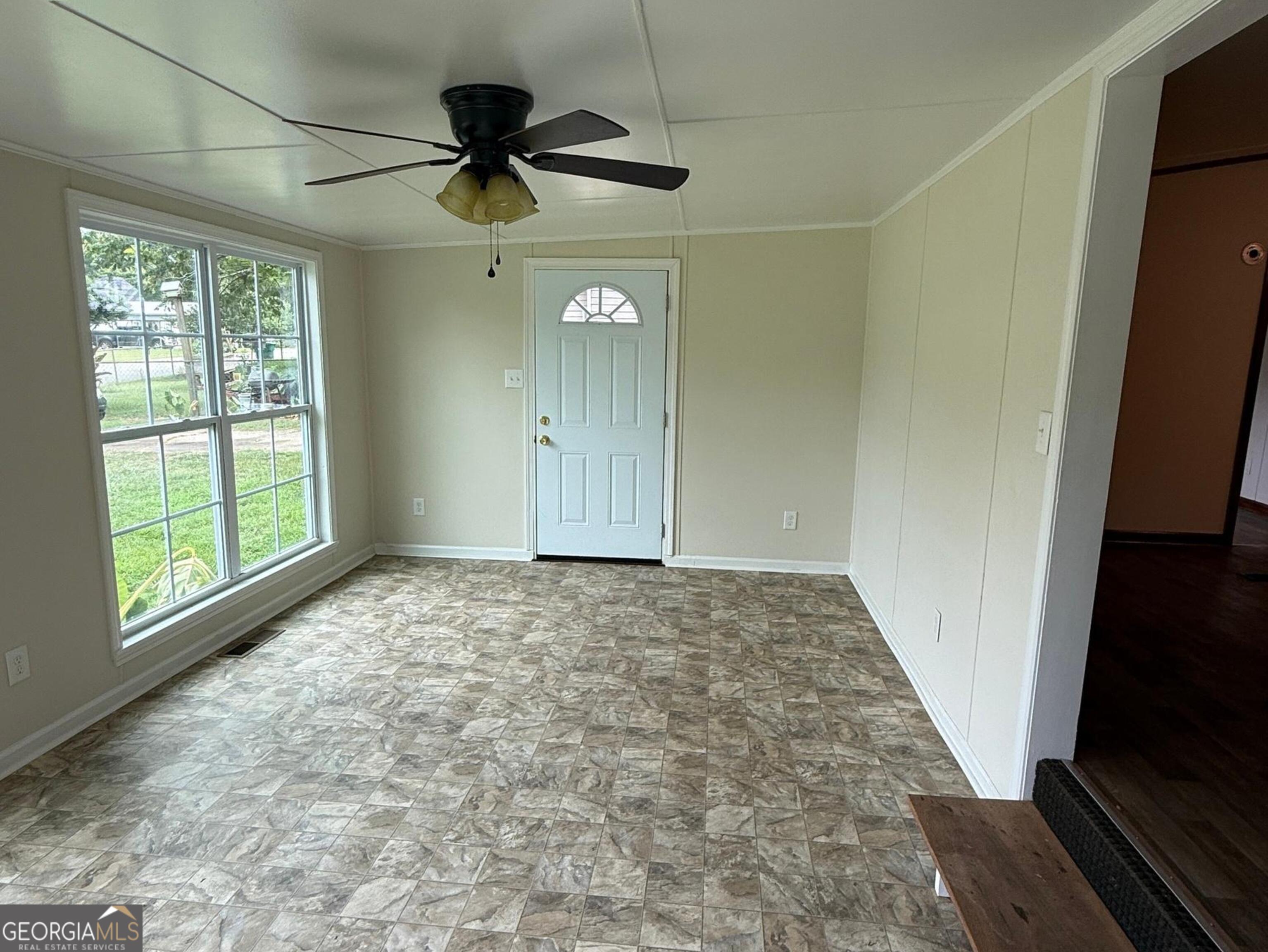 6 Skyland Drive W Property Photo 2