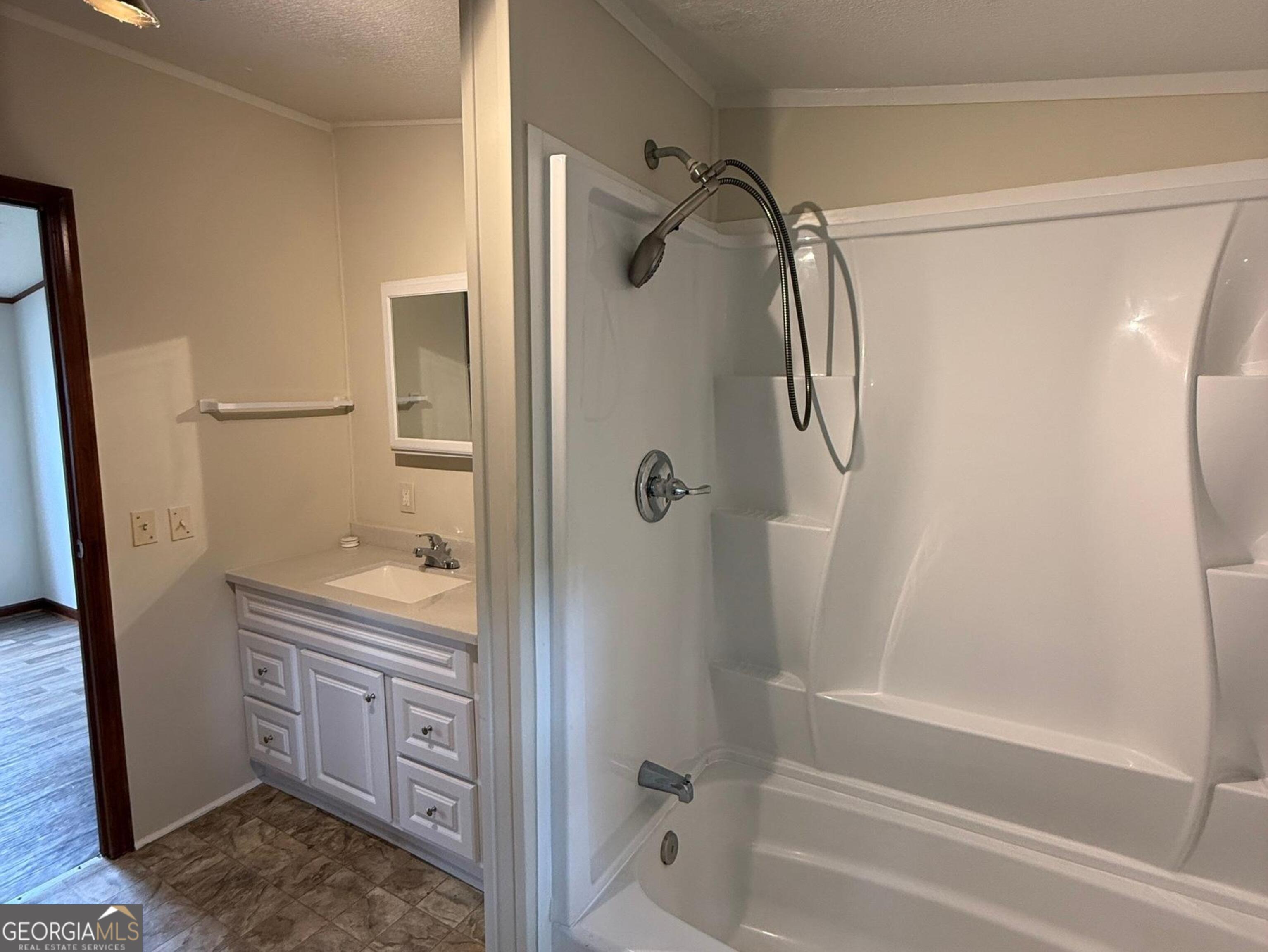 6 Skyland Drive W Property Photo 5